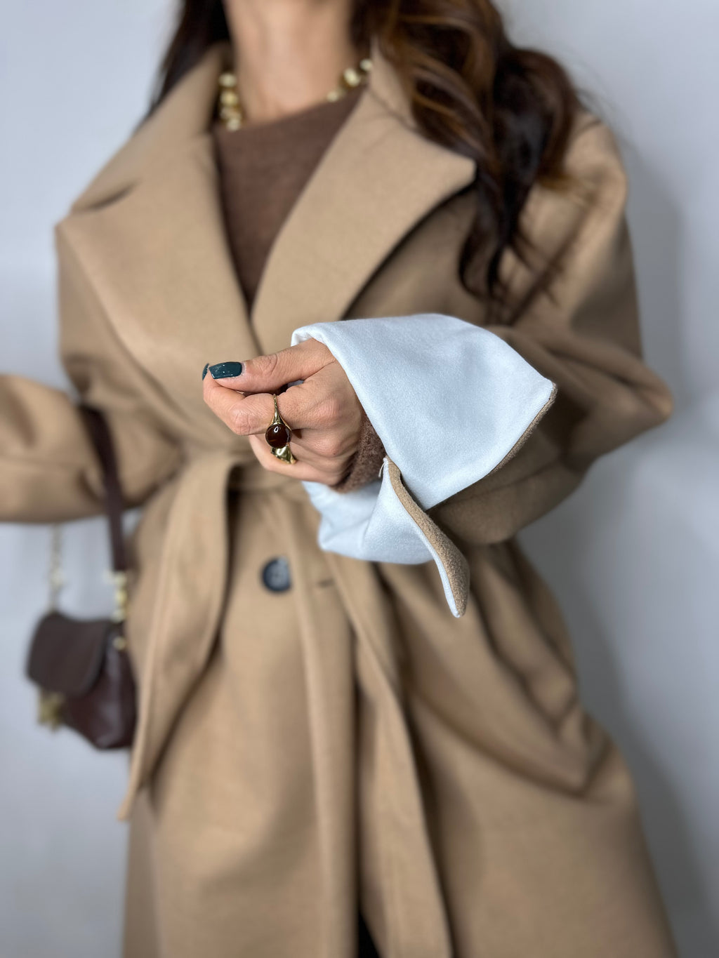 CAPPOTTO CAMEL CON POLSINO BIANCO