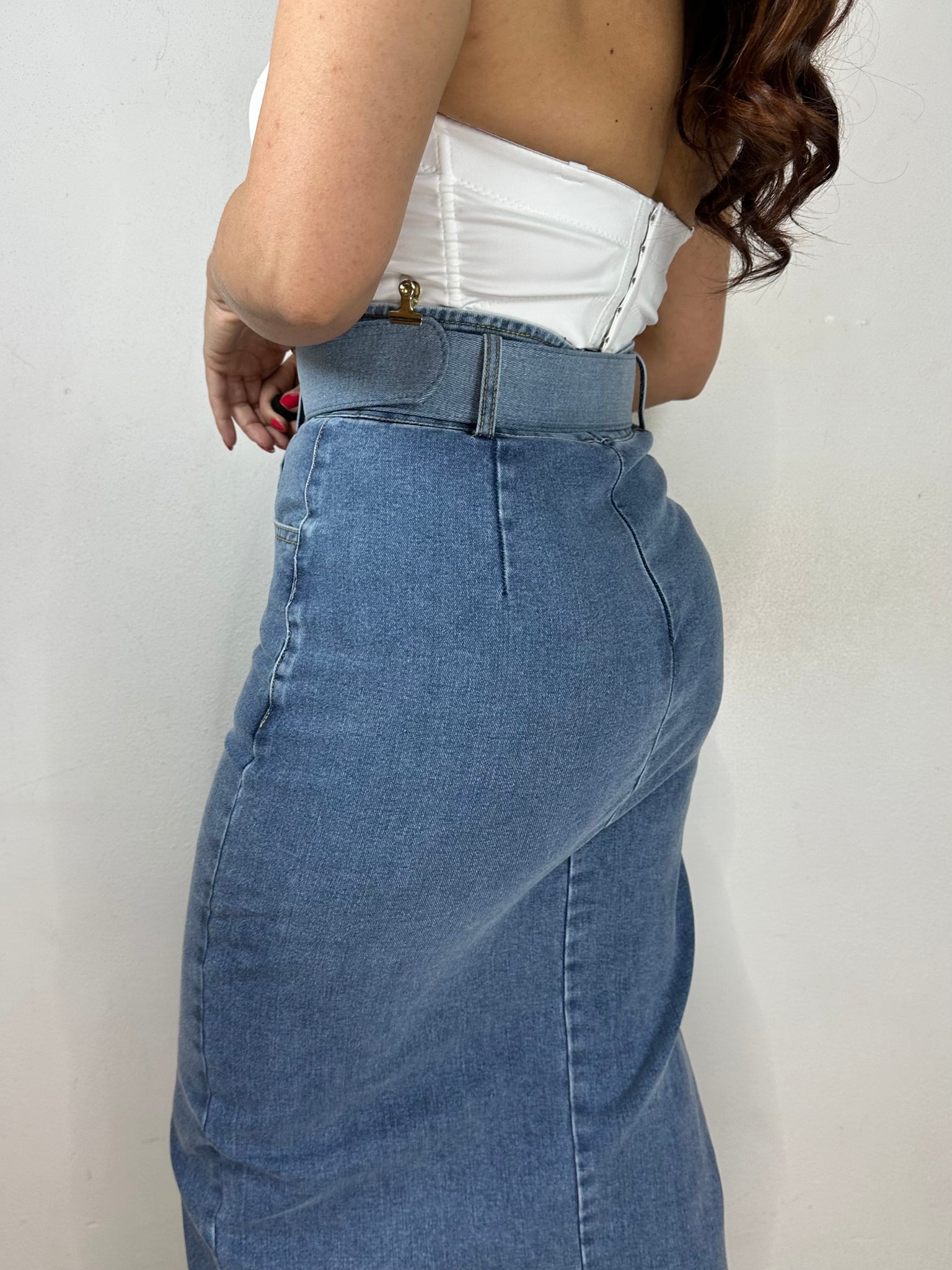 LONGUETTE JEANS CON CINTURA