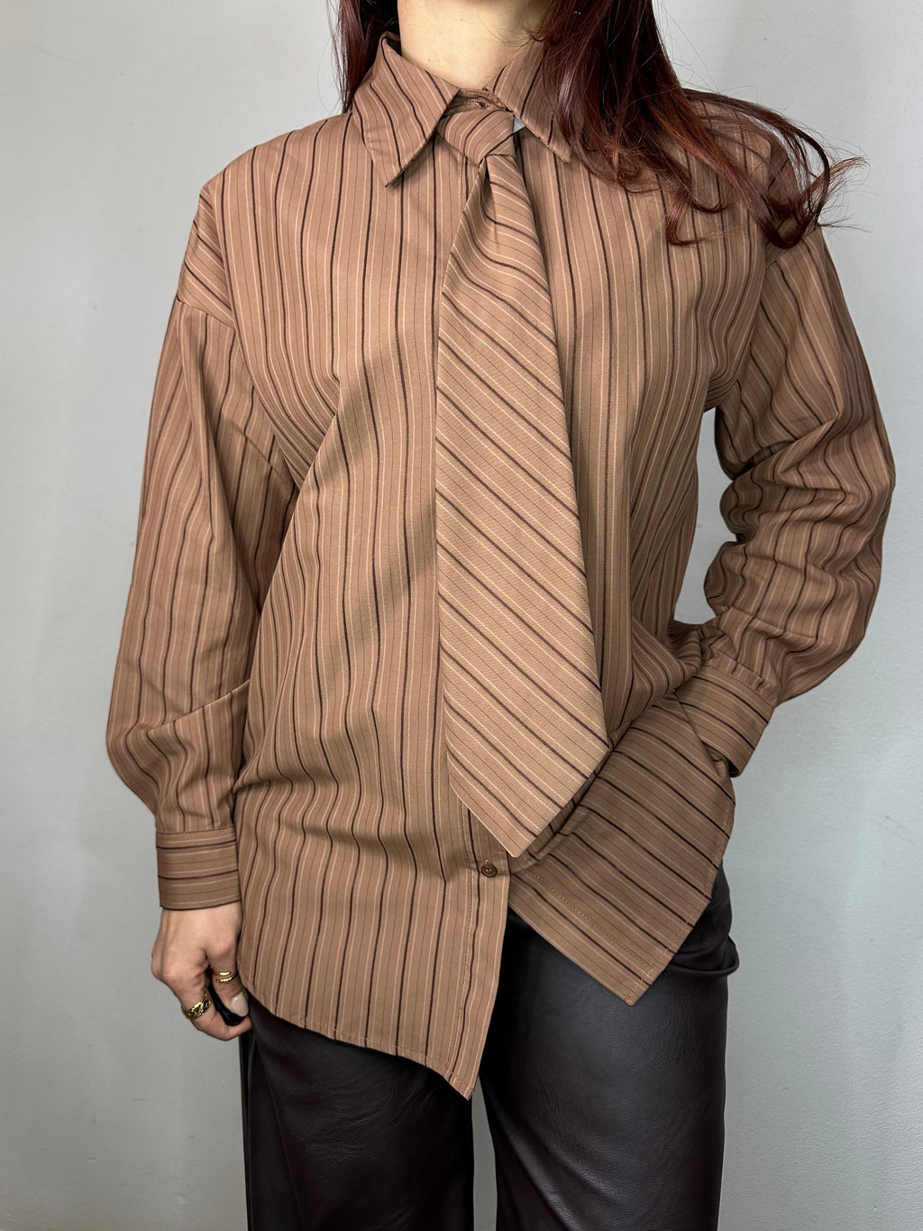 CAMICIA CON CRAVATTA CAMEL