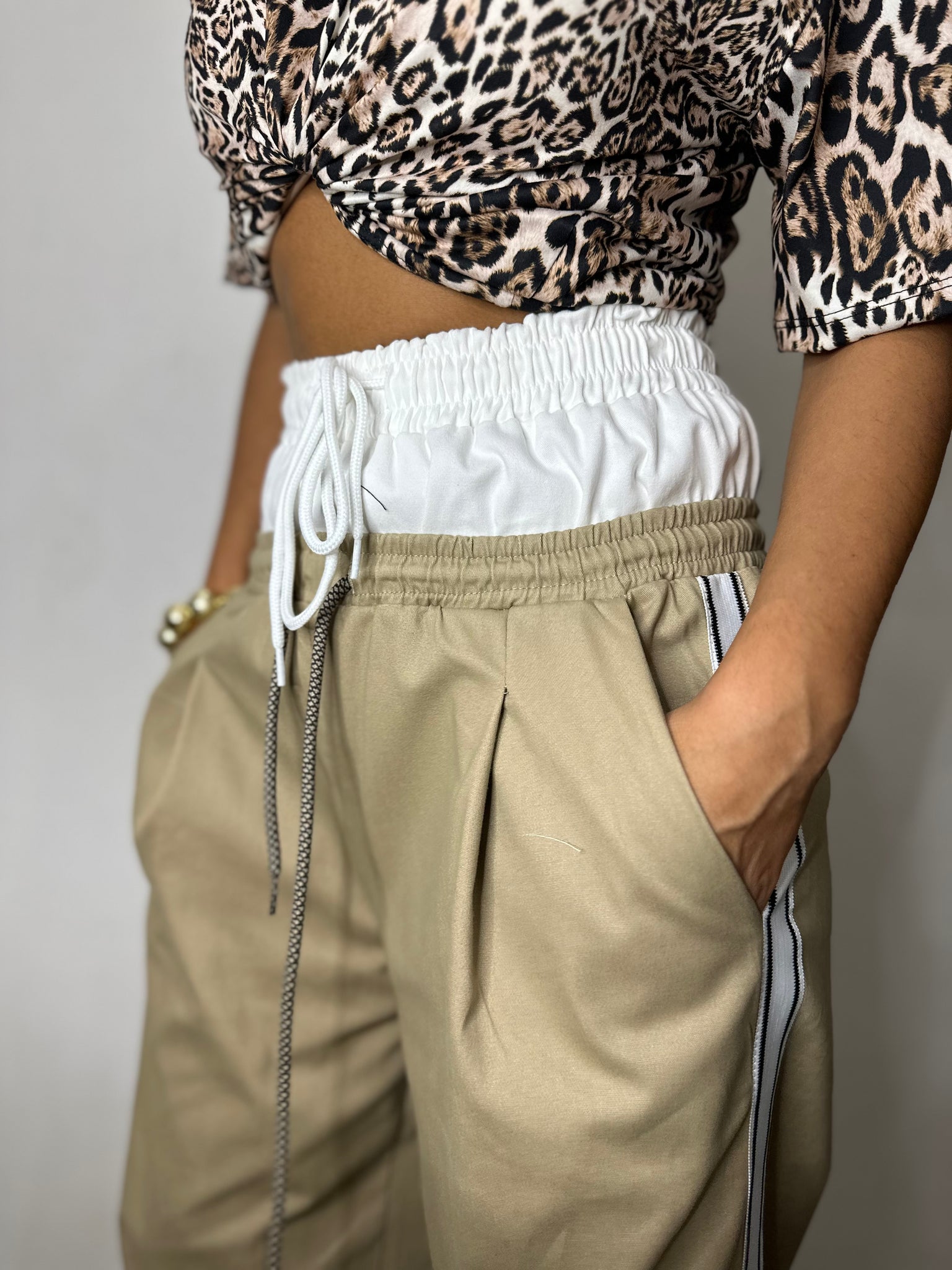 PANTALONE CON BOXER