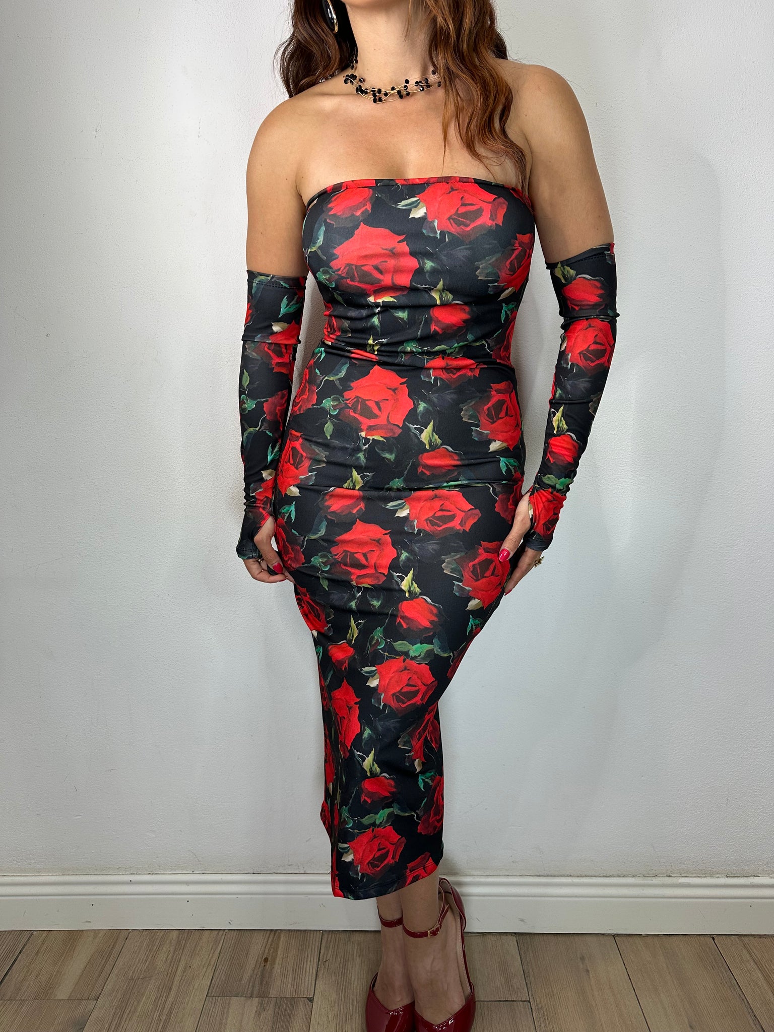 ABITO CENTO ROSE NERO