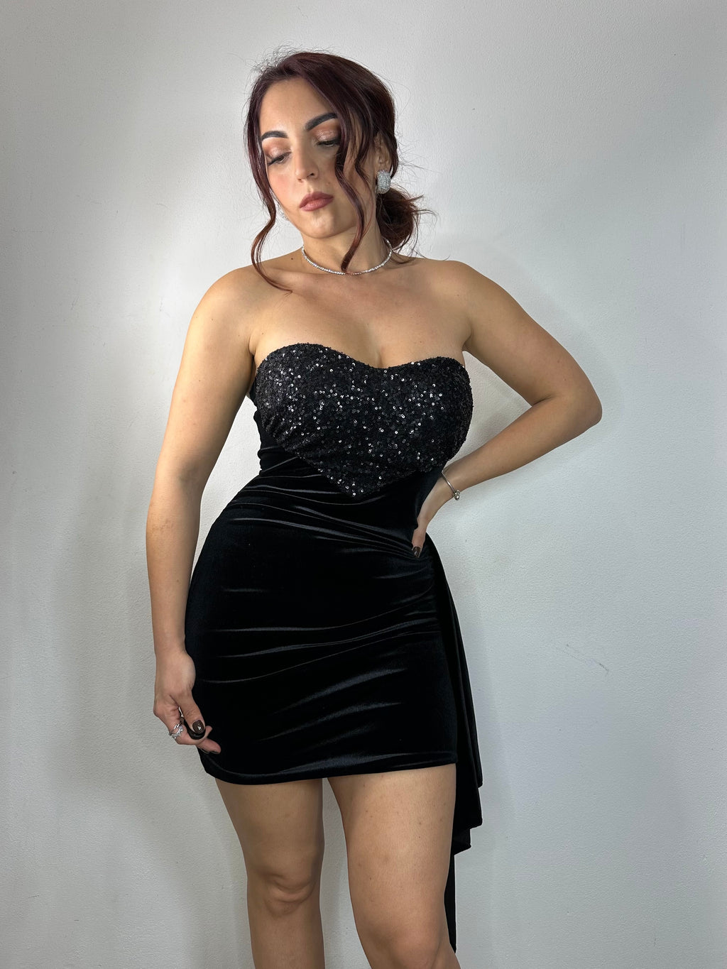 ABITO VELLUTO E PAILLETTES