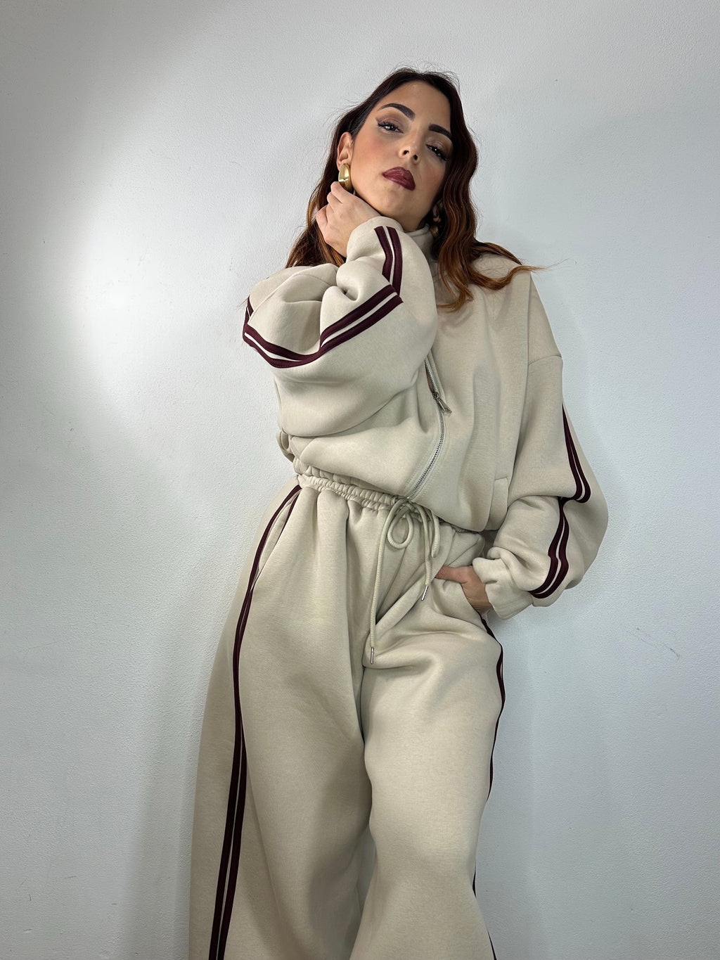 COORDINATO TUTA BEIGE E WINE