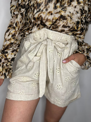 SHORT CREMA IN PIZZO