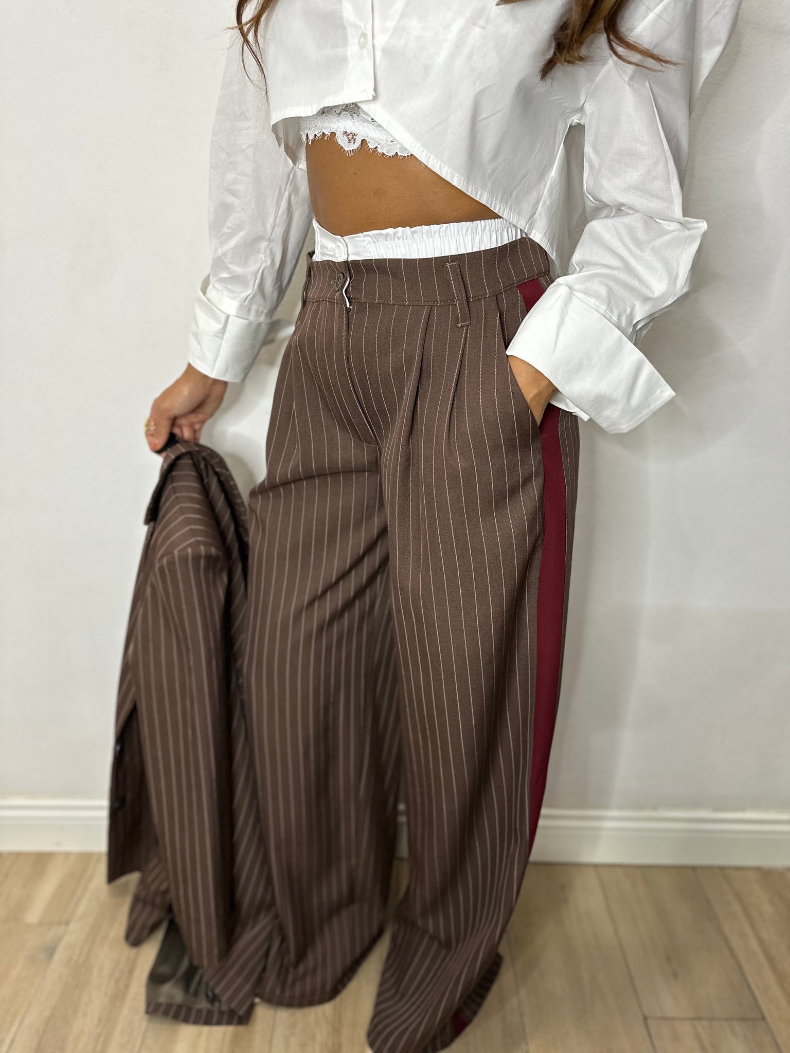 PANTALONE EFFETTO ELASTICO BIANCO IN MARRONE