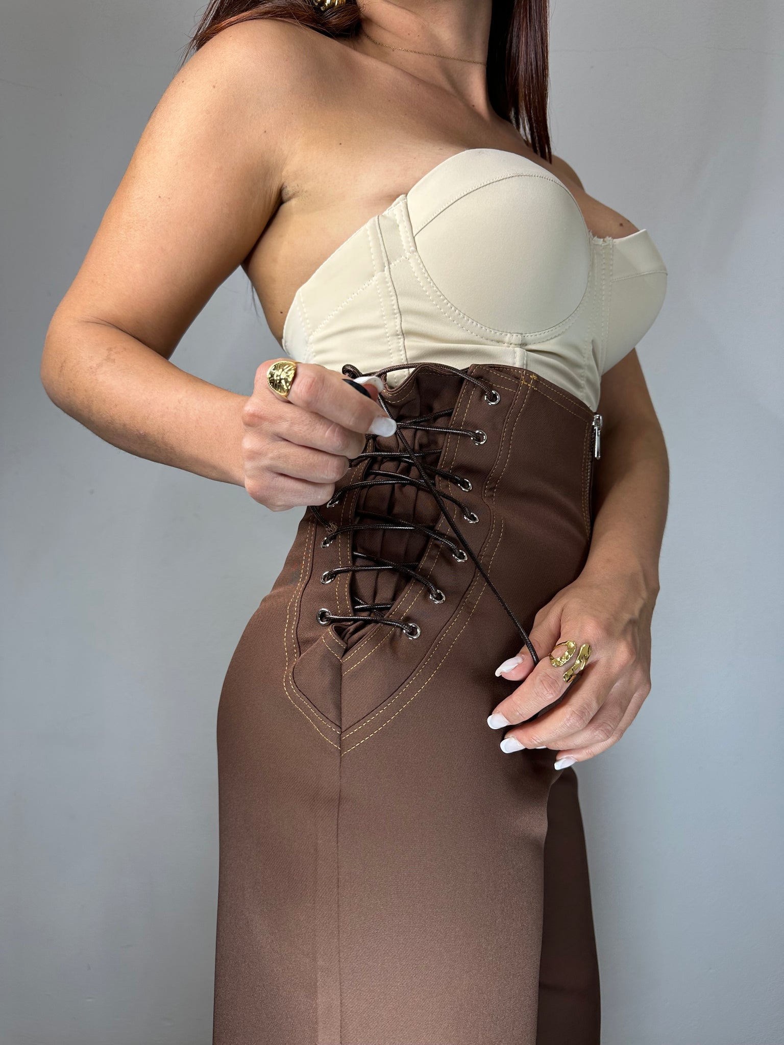 PANTALONE CON STRINGHE