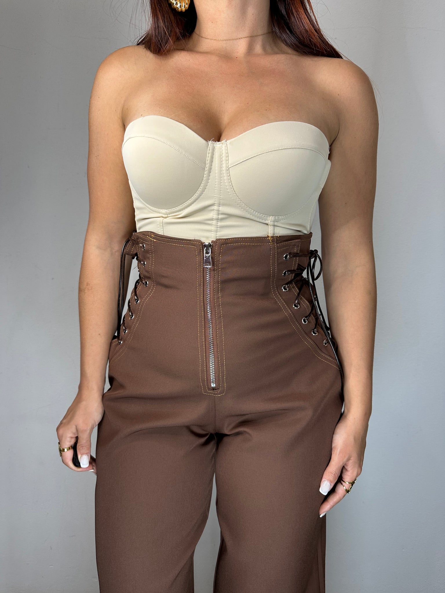 PANTALONE CON STRINGHE