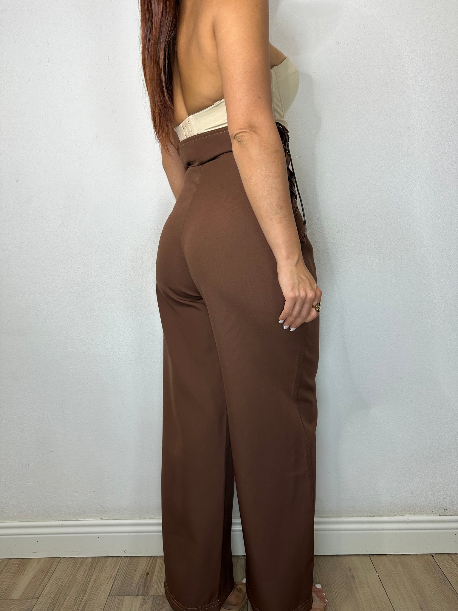 PANTALONE CON STRINGHE