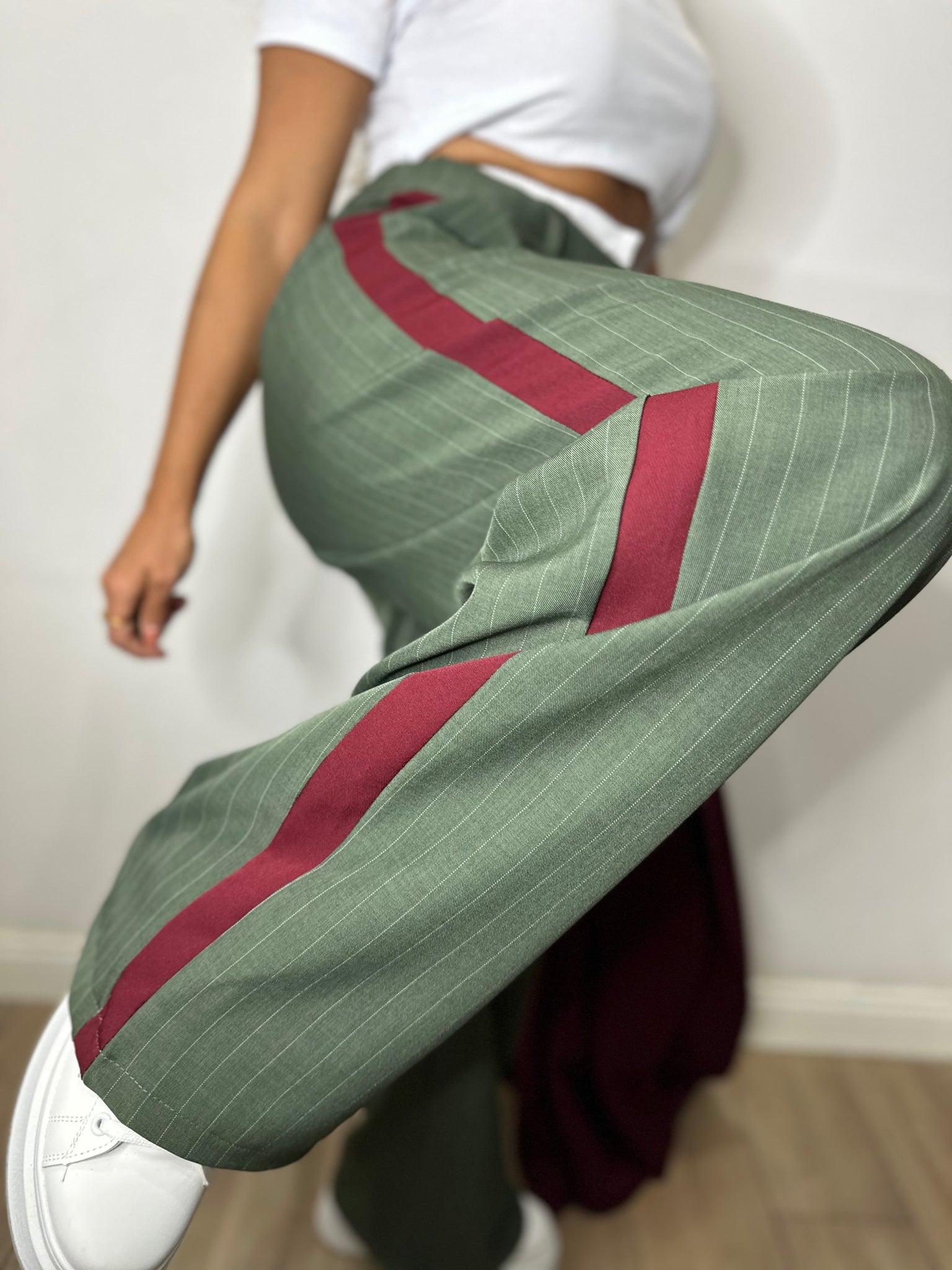 PANTALONE EFFETTO ELASTICO BIANCO IN VERDE