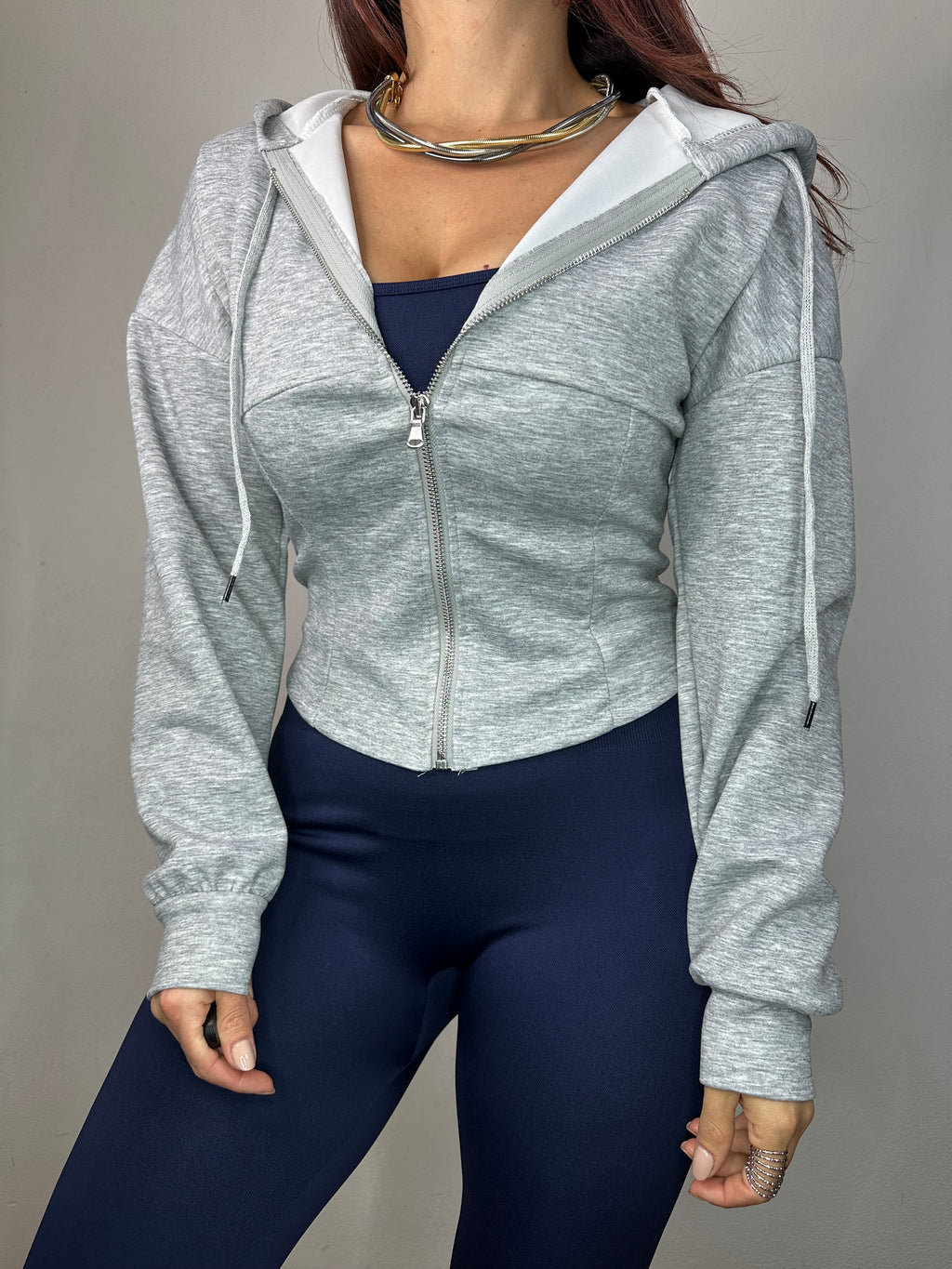 FELPA CROP CON CAPPUCCIO