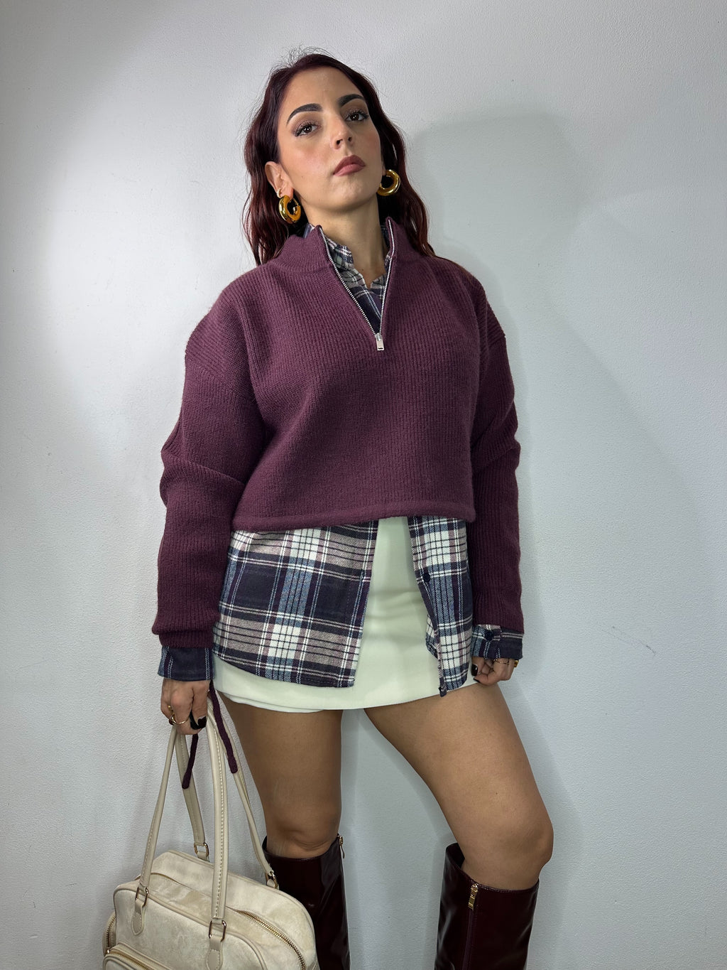 PULL CON ZIP E LACCETTI